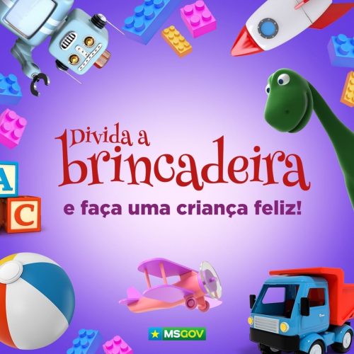 crianças brincando de conjunto de brinquedos. crianças felizes do